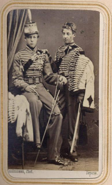 Photographie du comte d'Eu et du duc d'Alençon, en uniforme