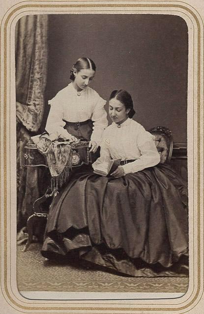 Photographie des princesses Christine et Amélie, filles du duc de Montpensier