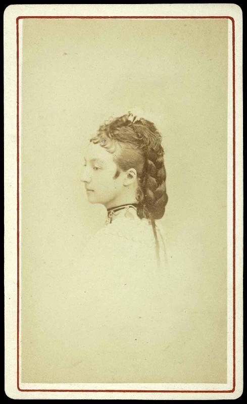 Françoise d'Orléans, duchesse de Chartres (Neuilly-sur-Seine, 1844 ; château de Saint-Firmin (Oise), 1925) en buste