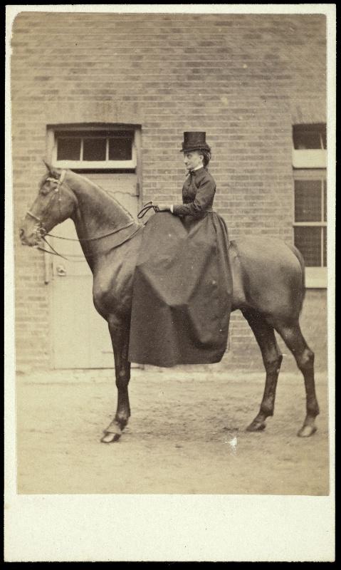 Marie-Caroline de Bourbon-Siciles, duchesse d'Aumale (Vienne, 1822 ; Twickenham, 1869) à cheval
