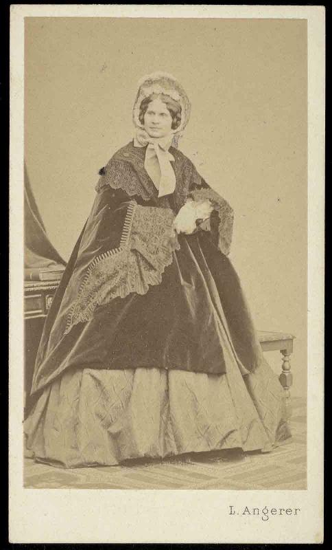 Portrait de l'Archiduchesse Hildegarde de Bavière (1825-1864), fille du roi Louis Ier de Bavière et de Thérèse de Saxe-Hildburghausen, épouse de l'archiduc Albert d'Autriche en 1844