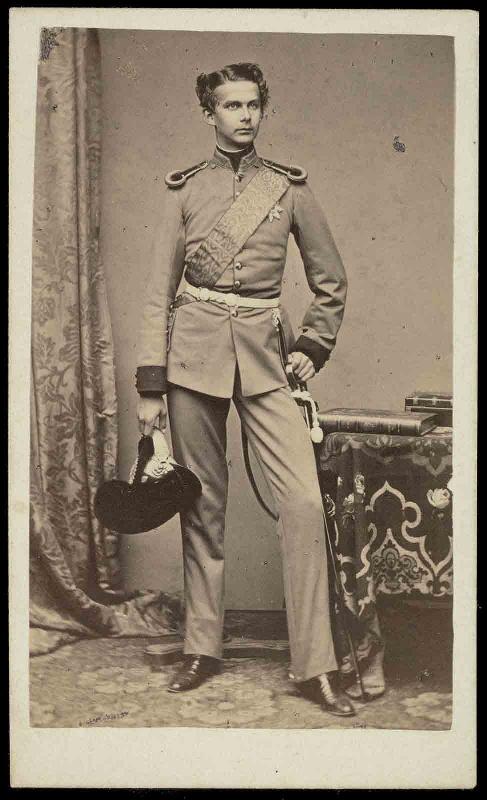 Portrait du roi Louis II de Bavière (Munich, 1845 - lac de Starnberg, 1886) ; Album de 171 photographies