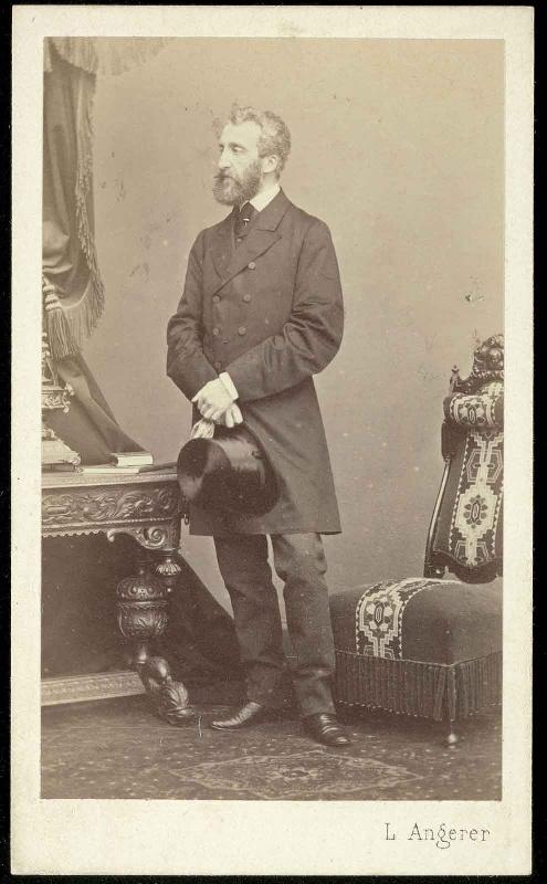 Portrait de Louis d'Orléans, duc de Nemours (Paris, 1814 ; Versailles, 1896) ; Album de 171 photographies