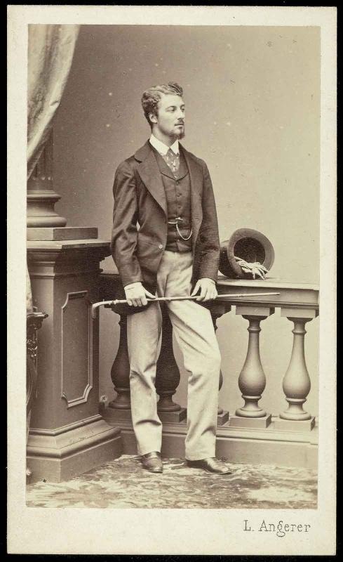 Portrait de Ferdinand Philippe Marie d'Orléans, duc d'Alençon (1844-1910) ; Album de 171 photographies
