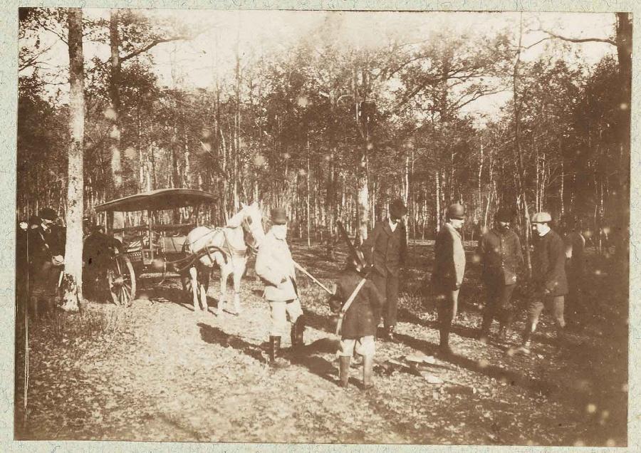 Album de photographies de Chantilly et Saint-Firmin : Chasse à courre, la curée