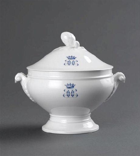Soupière et son couvercle en porcelaine blanche de Limoges (intacte) avec artichauts à la partie supérieure