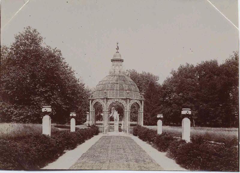 Ile de l'Amour ; Album de 100 photographies représentant le Domaine de Chantilly après 1900, dans une reliure de chagrin vert