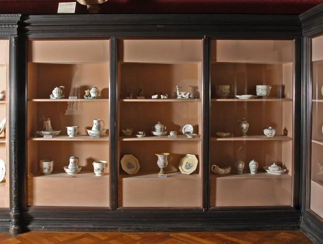 Grande armoire vitrine en ébène