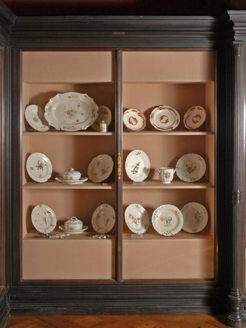 Grande armoire vitrine en ébène