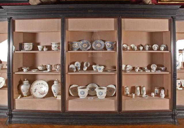 Grande armoire vitrine en ébène
