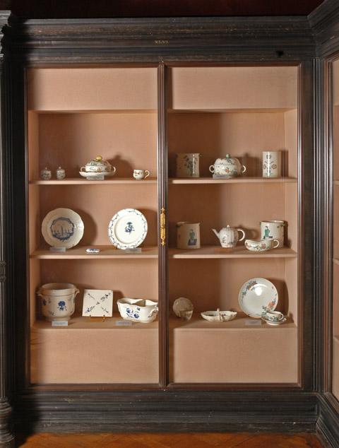 Grande armoire vitrine en ébène