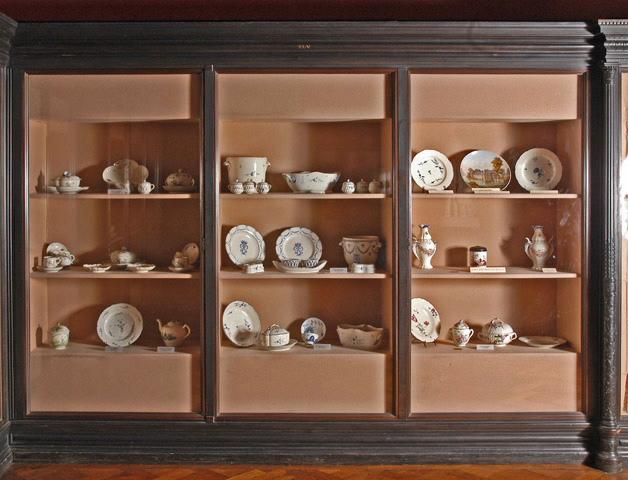 Grande armoire vitrine en ébène