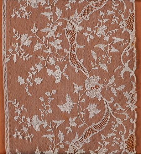 Pièce de dentelle blanche