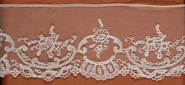 Pièce de dentelle blanche