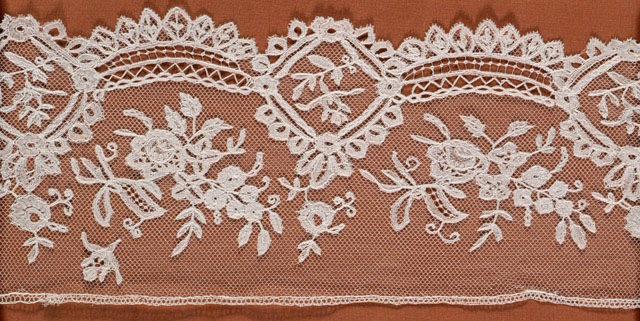Pièce de dentelle blanche