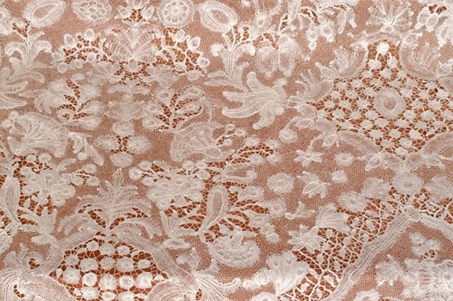 Pièce de dentelle blanche