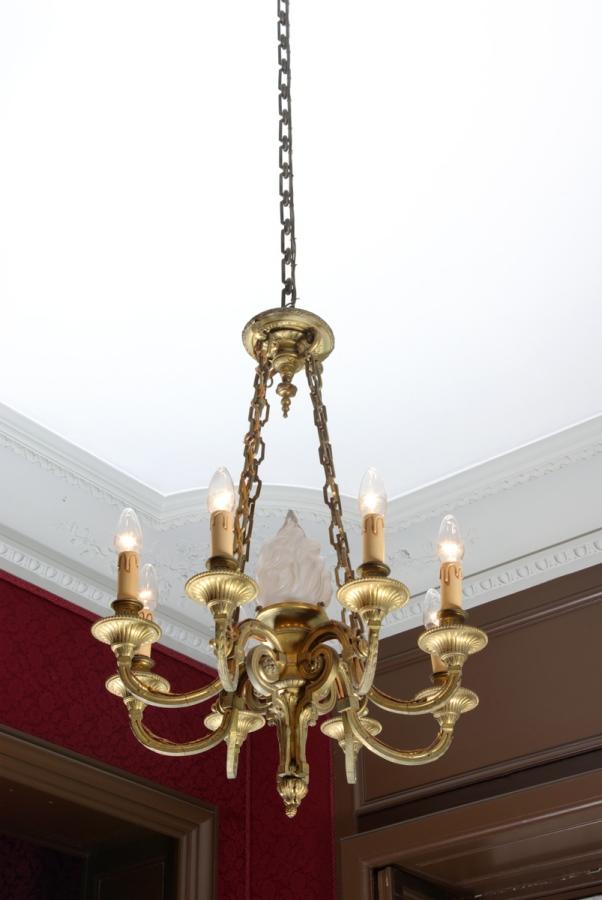 Lustre à 9 feux avec flamme en verre dépoli au centre