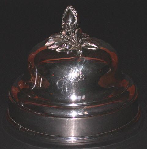 Petit couvercle de légumier avec maïs en argenterie de Christofle aux armes d'Orléans