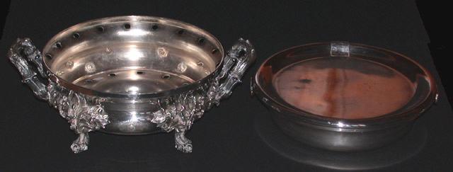 Grand réchaud en argenterie de Christofle aux armes d'Orléans