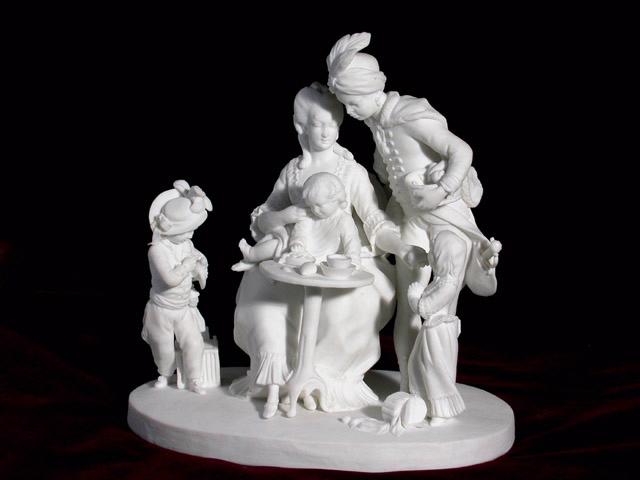 Groupe en biscuit, dit La duchesse d'Orléans et trois de ses enfants