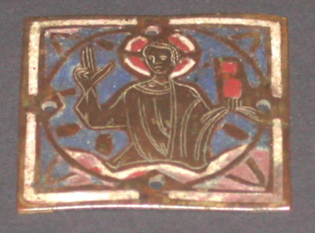 Email carré avec le Christ bénissant et muni de quatre trous