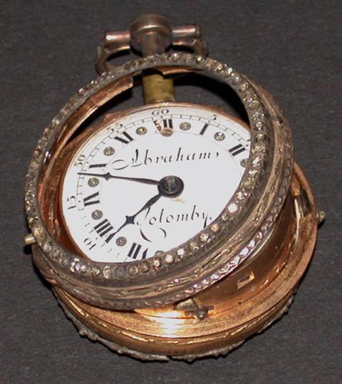 Petite montre époque Louis XVI à la marque d'Abraham Colomby. Au dos une jeune fille dans un cadre serti de diamants.