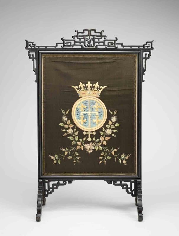 Ecran en bois noir, satin noir et broderies