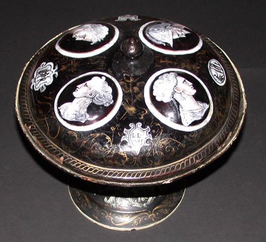 Coupe et son couvercle