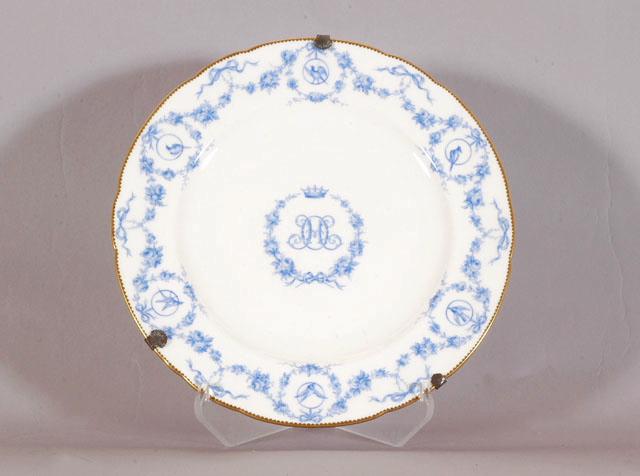 Assiette bleue en porcelaine dure de Minton, bleu clair