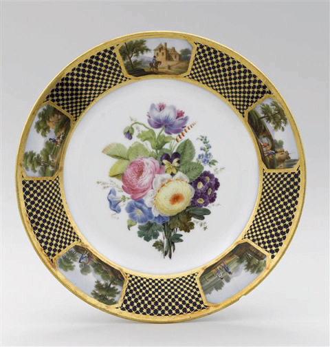 Assiette à dessert en porcelaine de Paris, marquées Feuillet au revers, marli à décor de résille dorée fond bleu orné de 5 cartouches topographiques