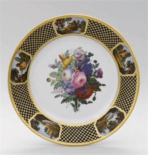 Assiette à dessert en porcelaine de Paris, marquées Feuillet au revers, marli à décor de résille dorée fond bleu orné de 5 cartouches topographiques