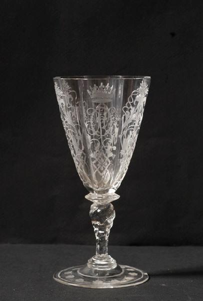 Flûte à champagne en verre gravé au chiffre HO et CA