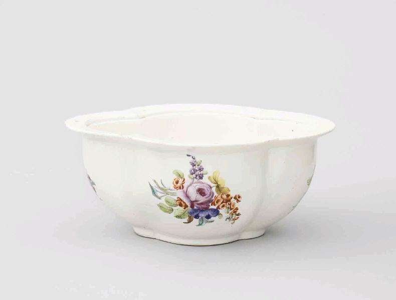 Corps de sucrier quadrilobé à décor floral, avec roses, pensées