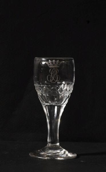 Verre à pied marqué HO