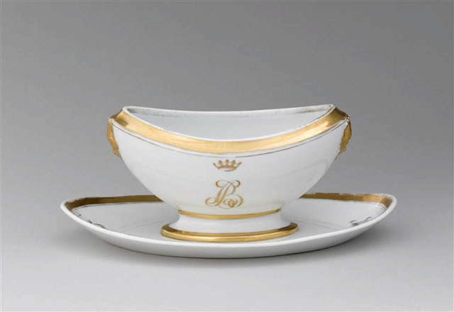 Sucrier de table au chiffre de Bourbon-Condé, blanc et or ; Service aux armes de Bourbon-Condé, blanc avec liseré doré