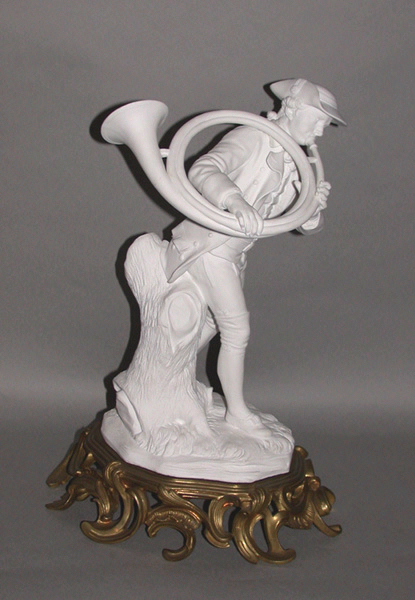 Surtout des chasses : valet de chien sonnant du cor