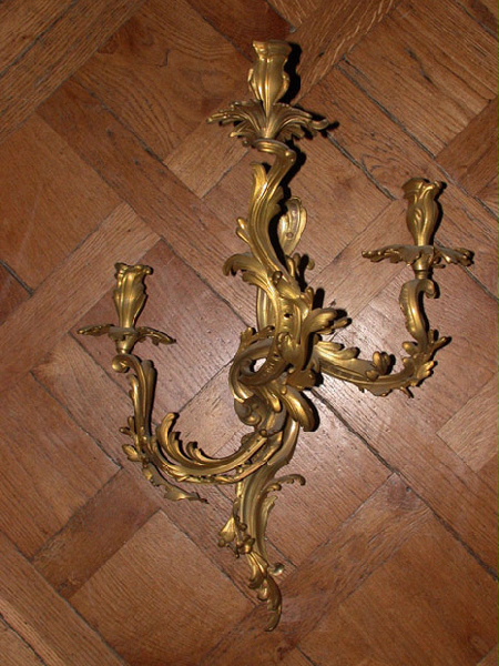 Applique de 3 feux en bronze ; doré à motif rocaille
