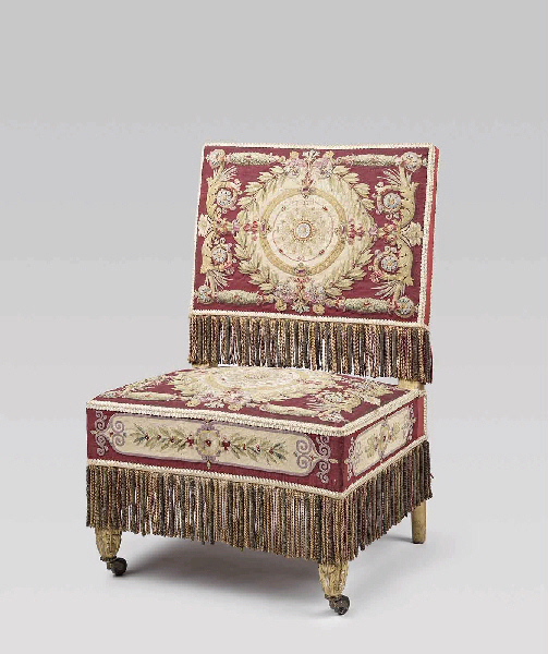 Chaise recouverte de tapisserie de Beauvais à fond rose