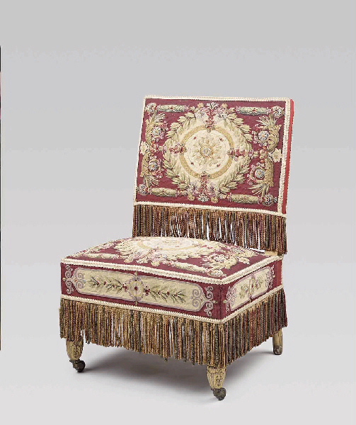 Chaise recouverte de tapisserie de Beauvais à fond rose