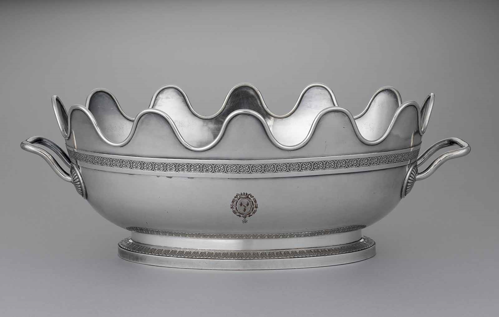Verrière ovale en argenterie aux armes de Louis-Henri-Joseph de Bourbon-Condé