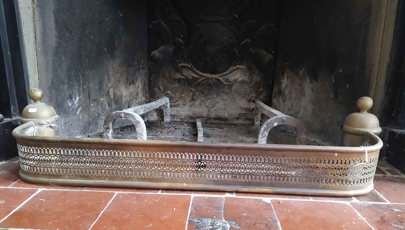 Galerie de cuivre arrondie