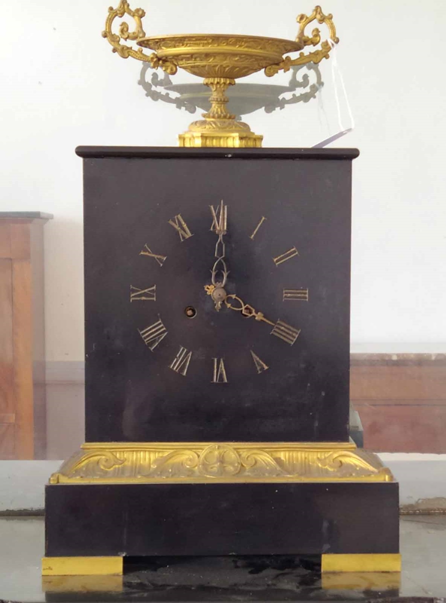 Pendule carrée en marbre noir