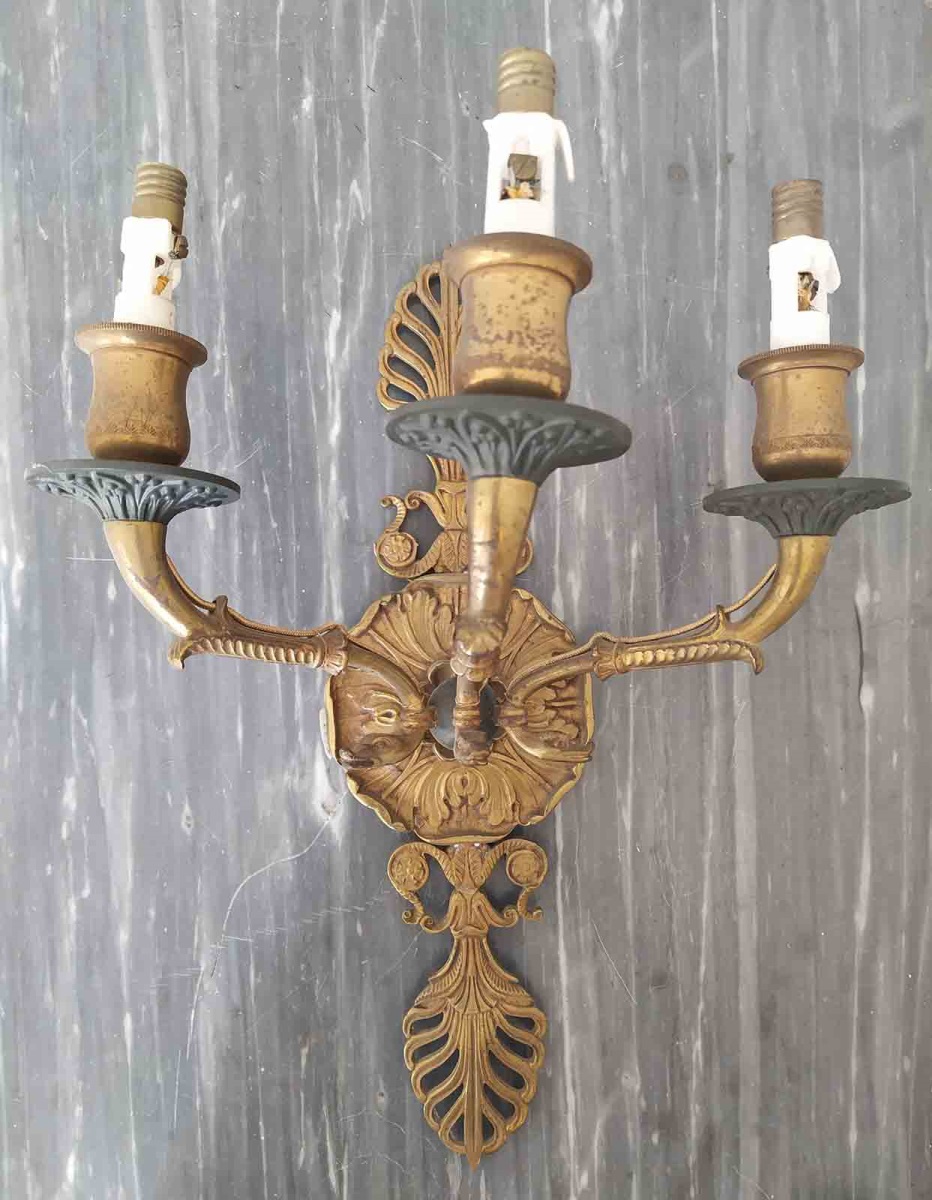 Applique en bronze doré à trois lampes