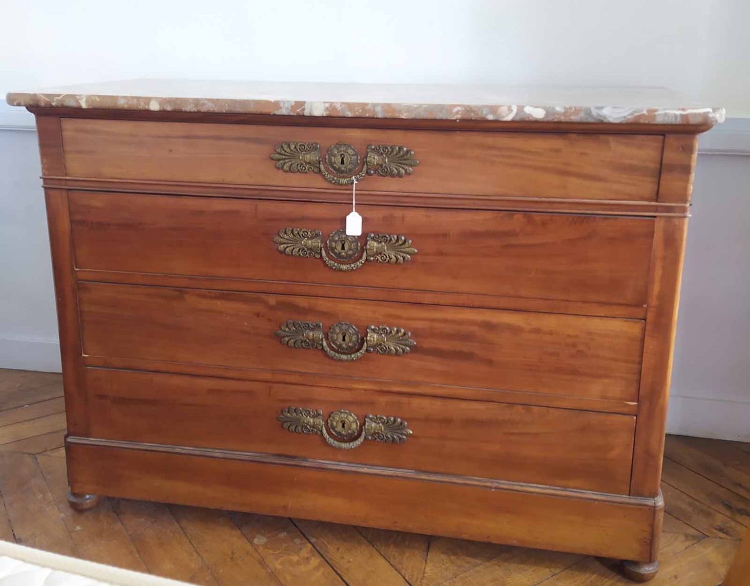 Grande commode en acajou, 4 tiroirs et dessus en marbre