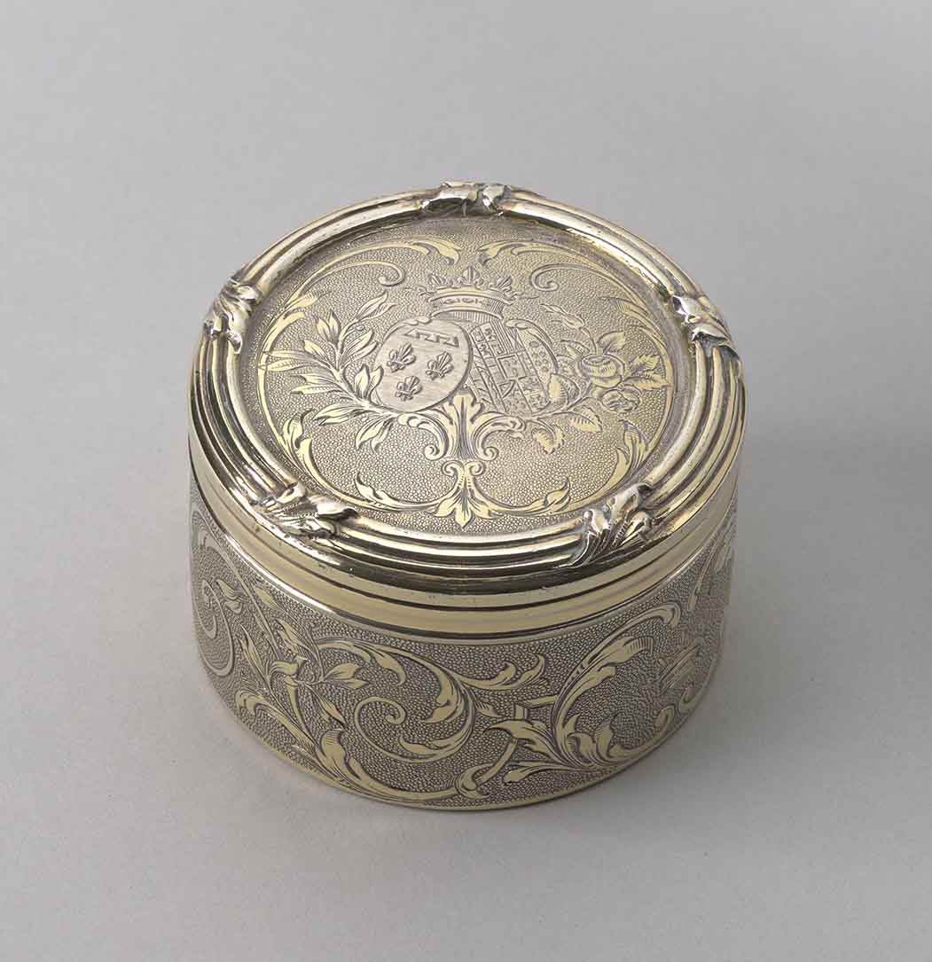 Boîte ronde ; Nécessaire de voyage de la duchesse d’Aumale