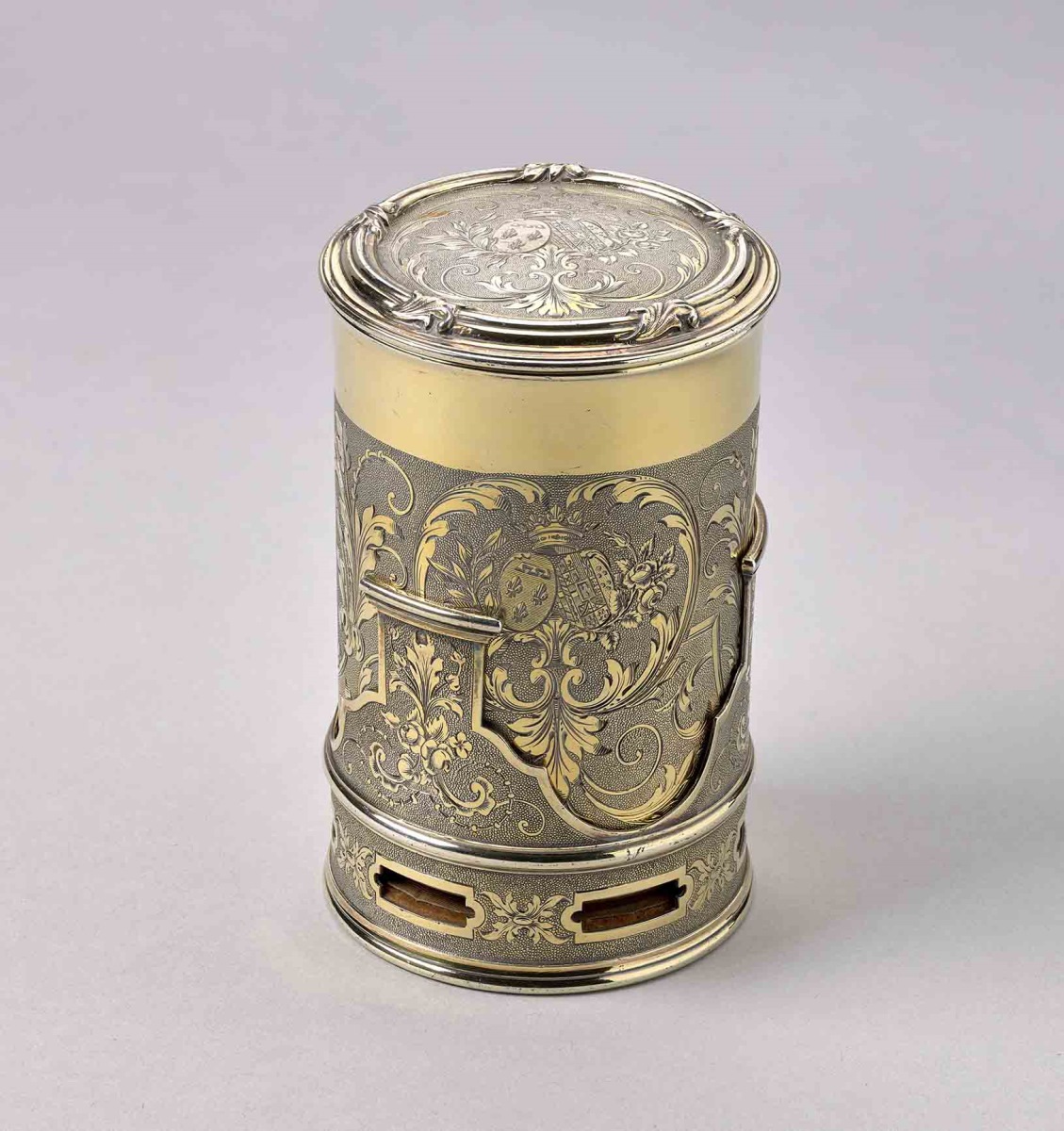 Théière et son couvercle ; Nécessaire de voyage de la duchesse d’Aumale