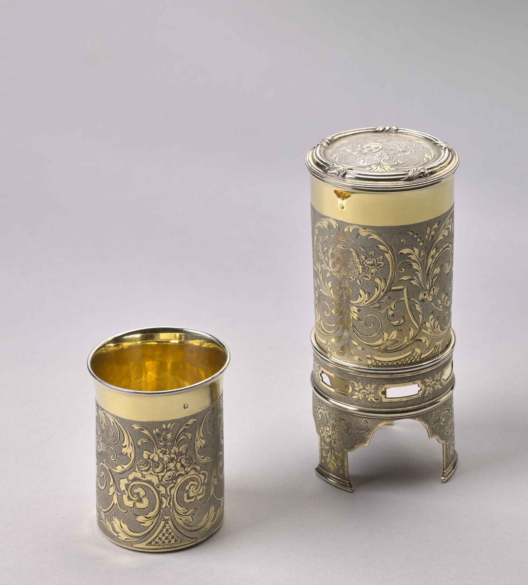 Réchaud de théière   ; Nécessaire de voyage de la duchesse d’Aumale