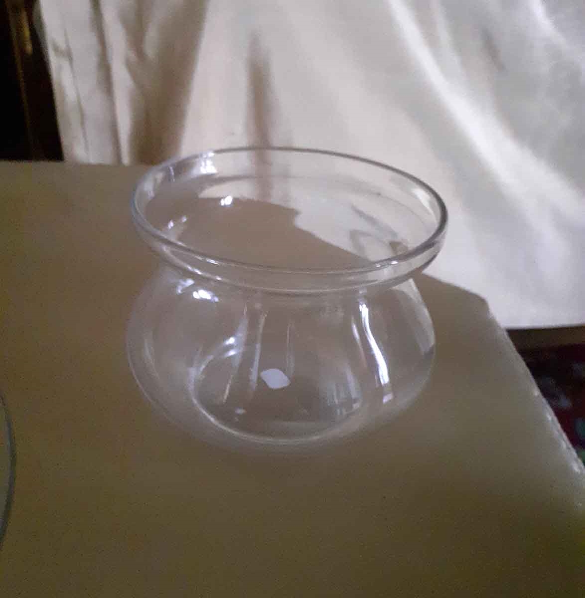 Flacon de verre gravé du chiffre HO