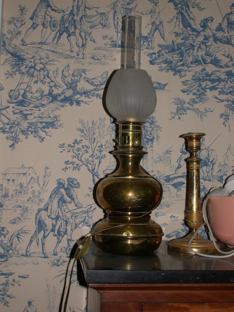 Grosse lampe à pétrole en cuivre doré, électrifiée