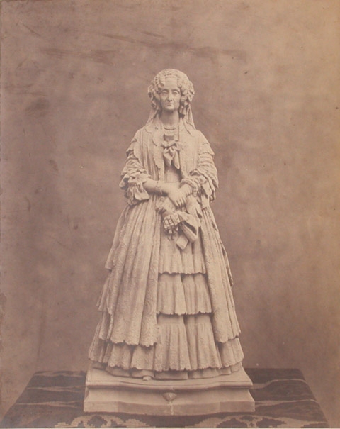 La reine Marie-Amélie, sculpture de James Pradier, vue de face